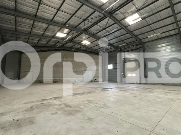 Local d'activité 695 m²