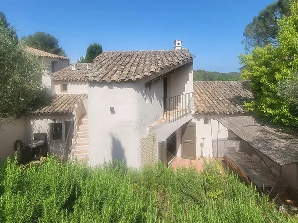 Vente Castellaras - Belle maison de 4 chambres / salle de bain
