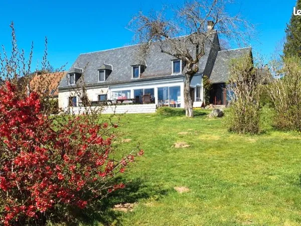 Belle maison avec véranda et étang