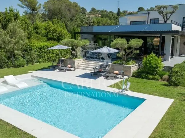Mougins - Villa contemporaine avec prestations haut de gamme