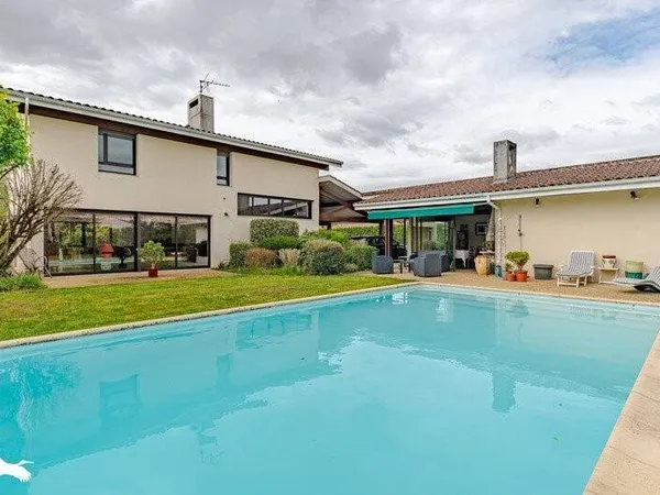Maison 6 pièces 220 m²