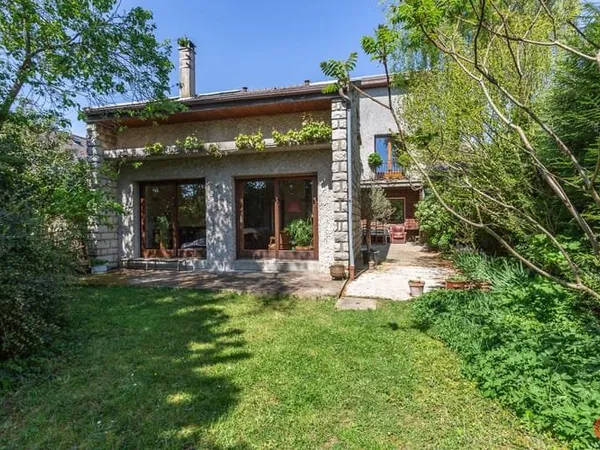 Maison 6 pièces 185 m²
