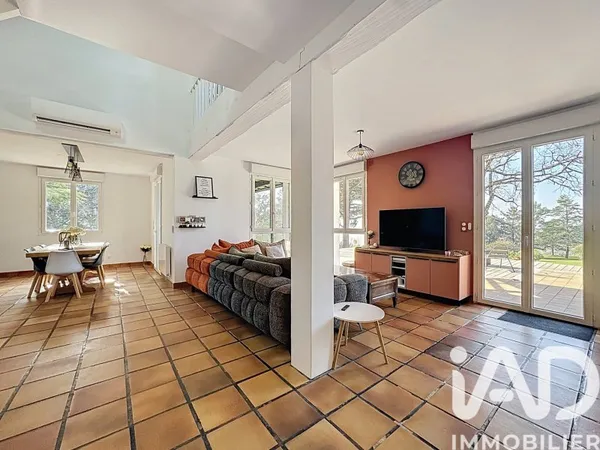 Maison 6 pièces 198 m²
