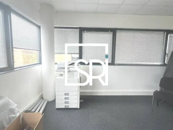 Bureau 584 m²