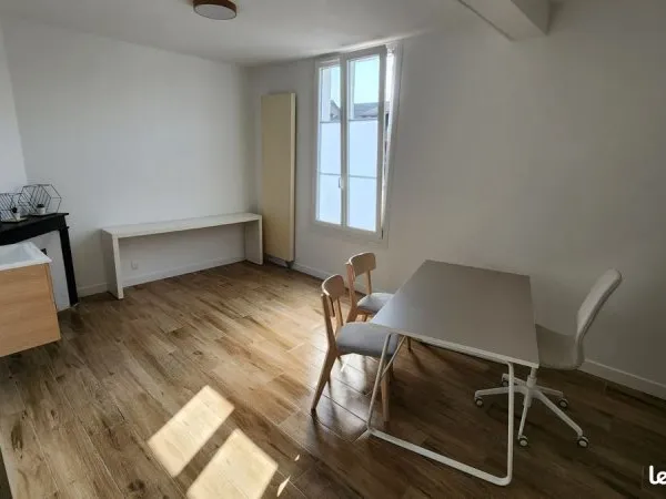 Bureau et espace de travail Location Belleu  16m² 480€