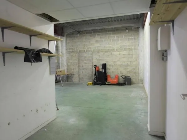 Local d'activité 255 m²