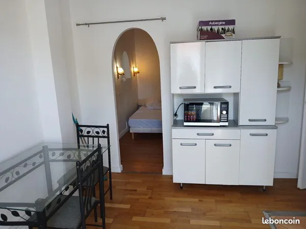 LOCATION Studio 2 pièces de + de 25 m2 refait à neuf MEUBLÉ POUR UN ÉTUDIANT ou ACTIF