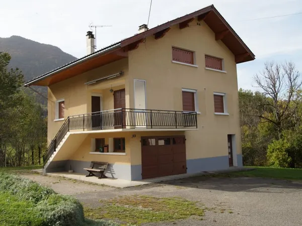 A VENDRE SAINT PIERRE D'ENTREMONT, MAISON DE 162 M2 HABITABL
