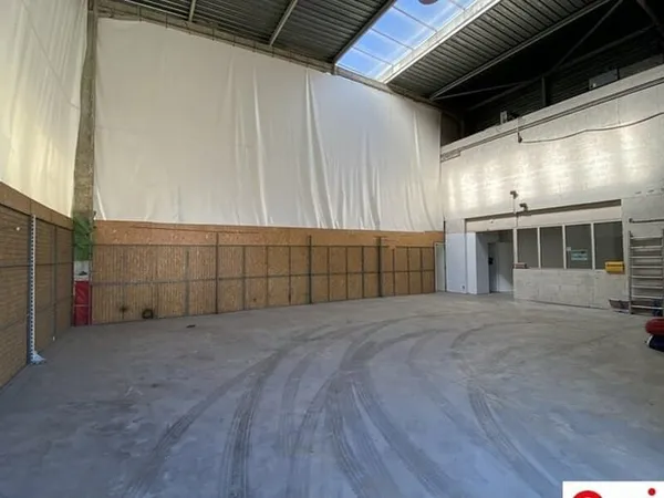 Local d'activité 125 m²