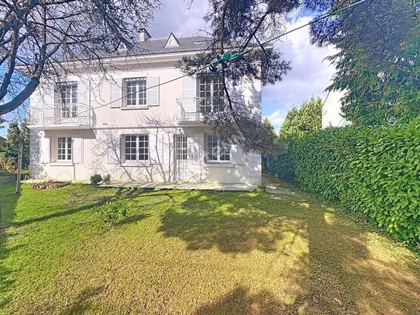 Maison Orvault 8 pièce(s) 175 m2 / 6 chambres / jardin sud / garage