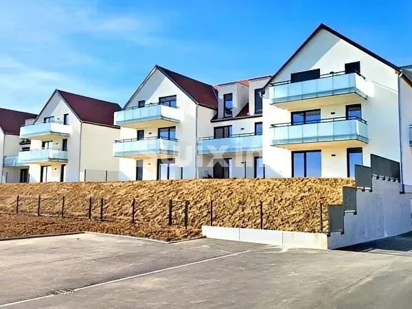 Joli Rez de jardin 2 pièces de 51.5m² habitables avec 50m² d'extérieurs