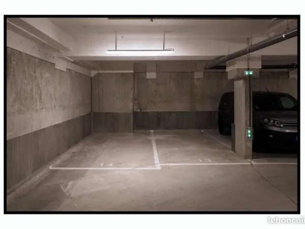 Alfortville, Proche Gare RER D Alfortville/Maison-Alfort, grande place de parking (4,80mx3m) dans ré