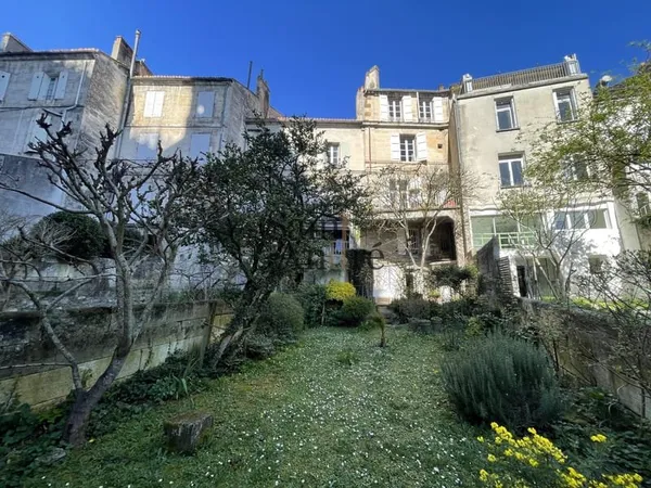Maison de ville 155 m2 avec jardin et terrasse