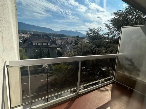 À louer ? Studio aménagé avec espace nuit séparé ? 45 m²