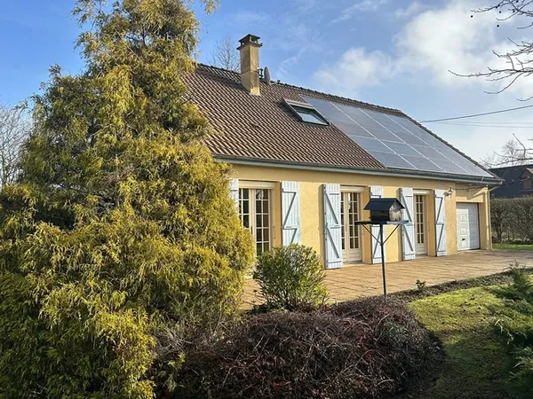 Maison familiale avec 4 chambres et jardin située à Roeze Sur Sarthe