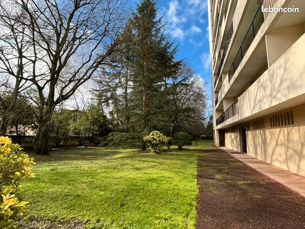T4 lumineux traversant de 70 m² avec balcon, garage et cave - Bordeaux Barrière du Médoc