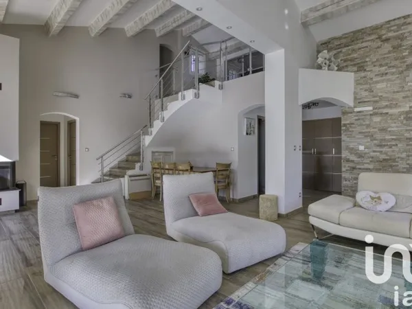 Maison 6 pièces 224 m²