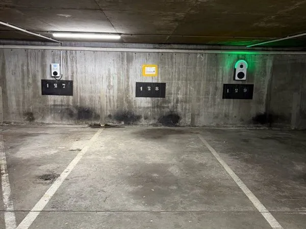 Parking electrifiable à vendre 101-103 rue du point du jour