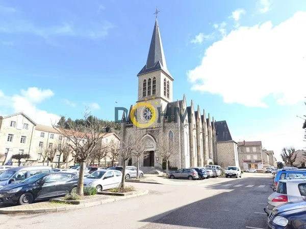 GRANDE MAISON FAMILIALE AVEC EXTERIEUR