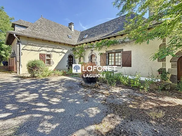 Maison 7 pièces 245 m²