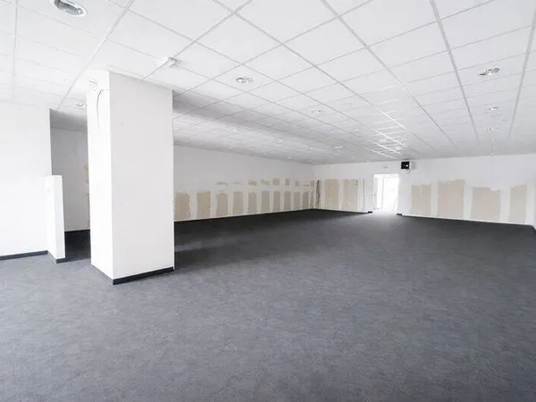 Local commercial 305 m²