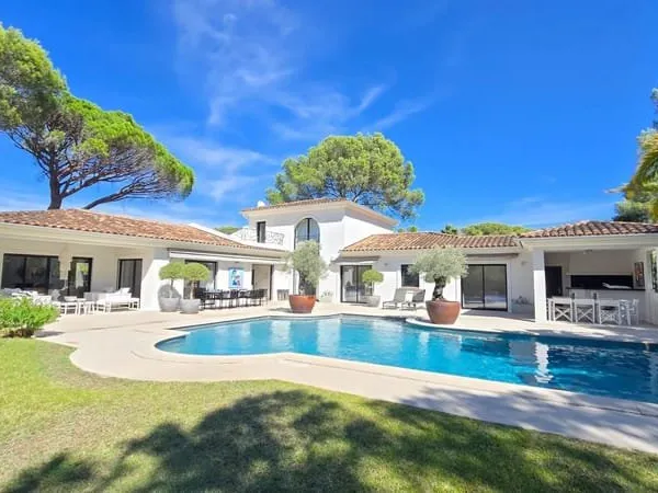 Vente Villa de standing 7 pièces à Saint-Raphaël - Domaine fermé recherché -