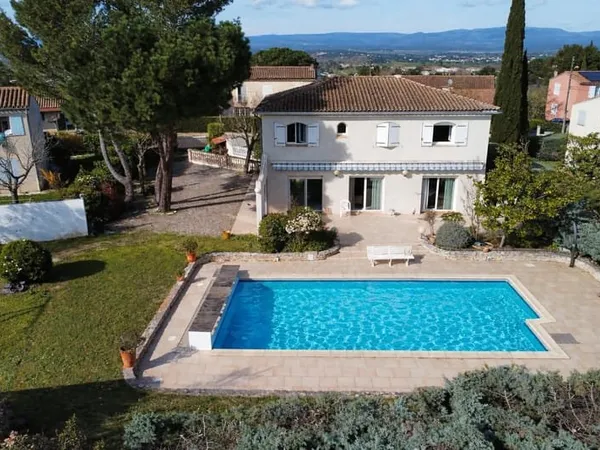 BASTIDE AVEC PISCINE ET JARDIN SUR LES HAUTS DE GRAZAILLES