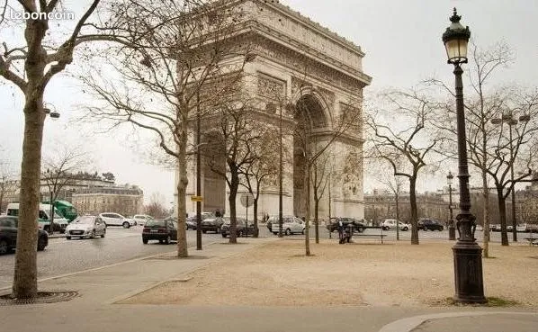 Parking privé à Louer Arc de triomphe / Avenue de WAGRAM