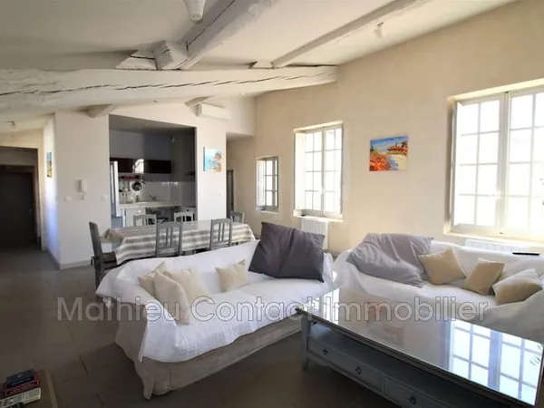 Au coeur du centre ville, magnifique appartement meublé d'envi