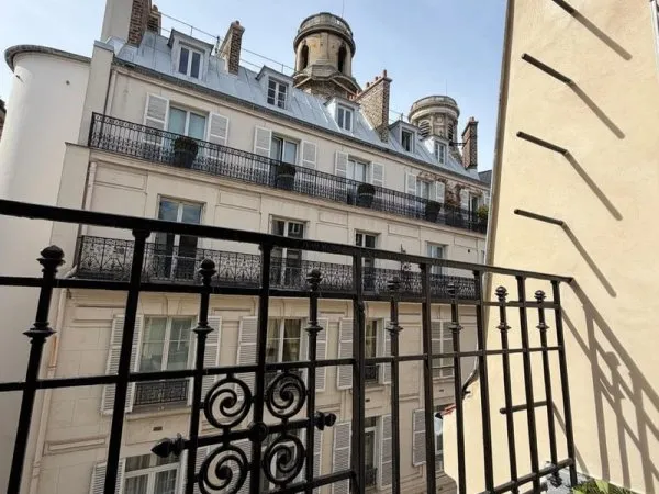 Appartement avec balcon donnant sur l'Église Saint-Sulpice
