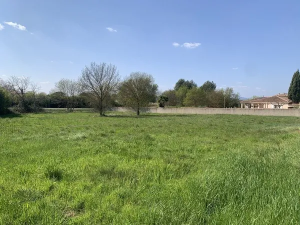 Terrain 700 m²