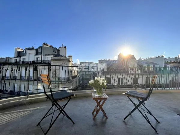 Paris 16éme Victor Hugo / Dernier étage avec terrasse