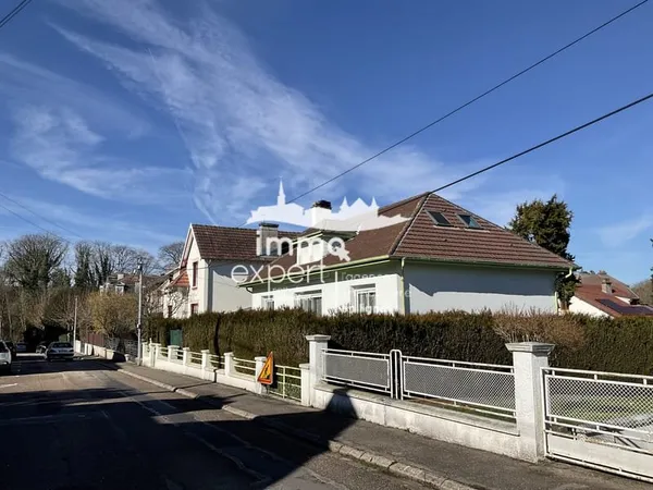VITTEL Proche centre, dans quartier résidentiel, à deux pas