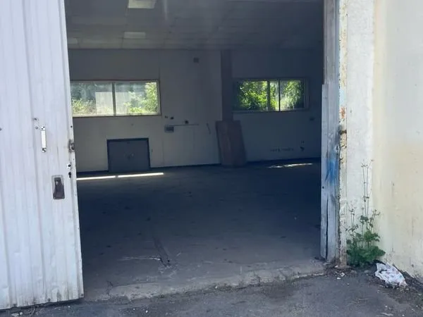 LOCAL / ENTREPÔT 50 m² - OLLAINVILLE - IDÉAL STOCKAGE OU ACTIVITÉ