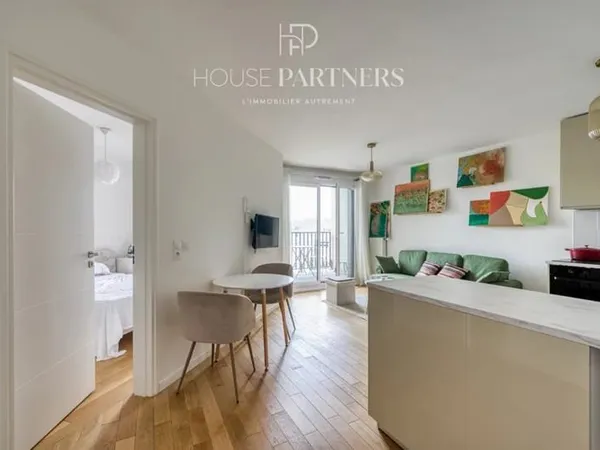 A LOUER - 2 PIECES PROCHE GARE AVEC BALCON