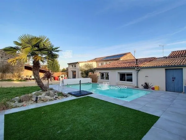 Maison de plain-pied 6 pièces 244 m²