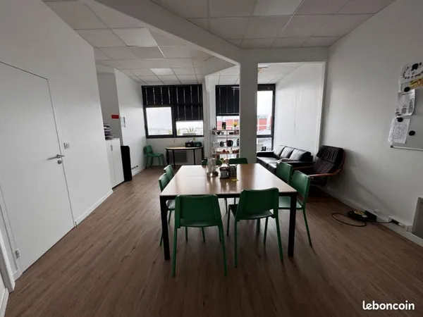 Location très grand bureau/salle 35m2