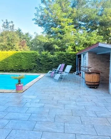 Appartement rez de jardin + piscine - esprit maison
