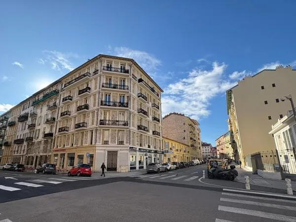 NICE GARIBALDI / REPUBLIQUE - Local Commercial libre, vitrin