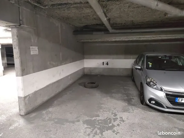 Place de parking à louer - Place Sébastopol - Lille