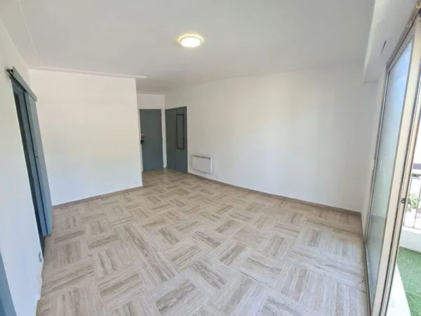 Appartement F1 loué vide - Villeneuve Loubet