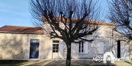 A louer à JARNAC CHAMPAGNE - Maison de village rénovée - 4 c