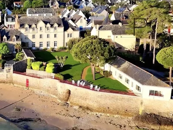 PROPRIÉTÉ D'EXCEPTION FACE À LA MER - POINTE DE PENCHÂTEAU