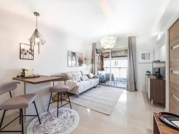 Studio 65 m²