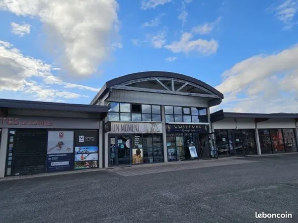 Local commercial zone Super U