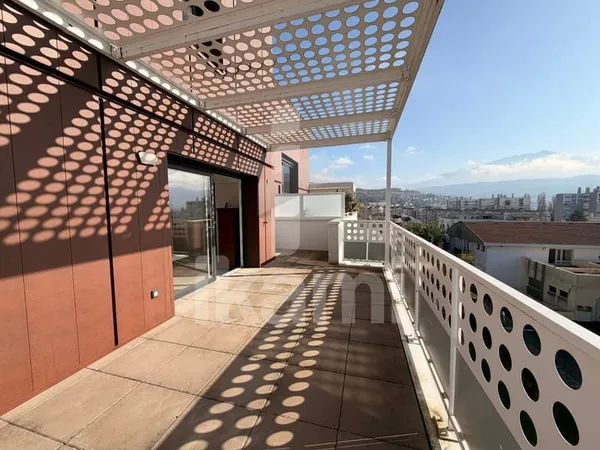 Appartement Duplex T5 - Dernier étage -