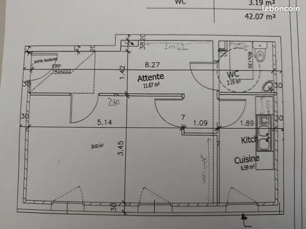 Local professionnel / commercial 42 m² - Centre-ville de Bourgoin-Jallieu - Idéal activité médicale 