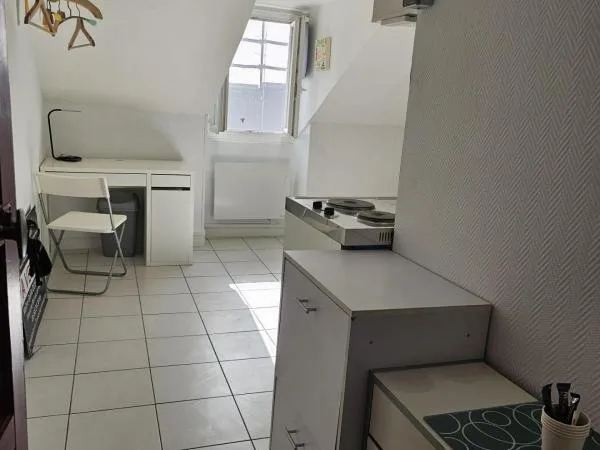 STUDIO DE 16 m2 idéalement situé Cours des 50 otages à NANTES