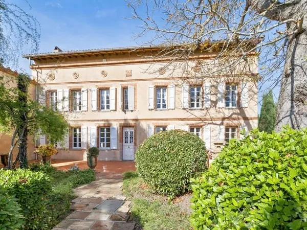 Maison 7 pièces 330 m²