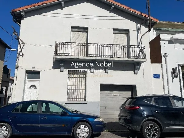 Maison à vendre 3 chambres - garage et cave, porche du centr